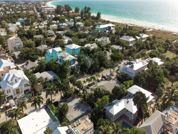 Holmes Beach Vacation Home with Pool 4 houses to beach